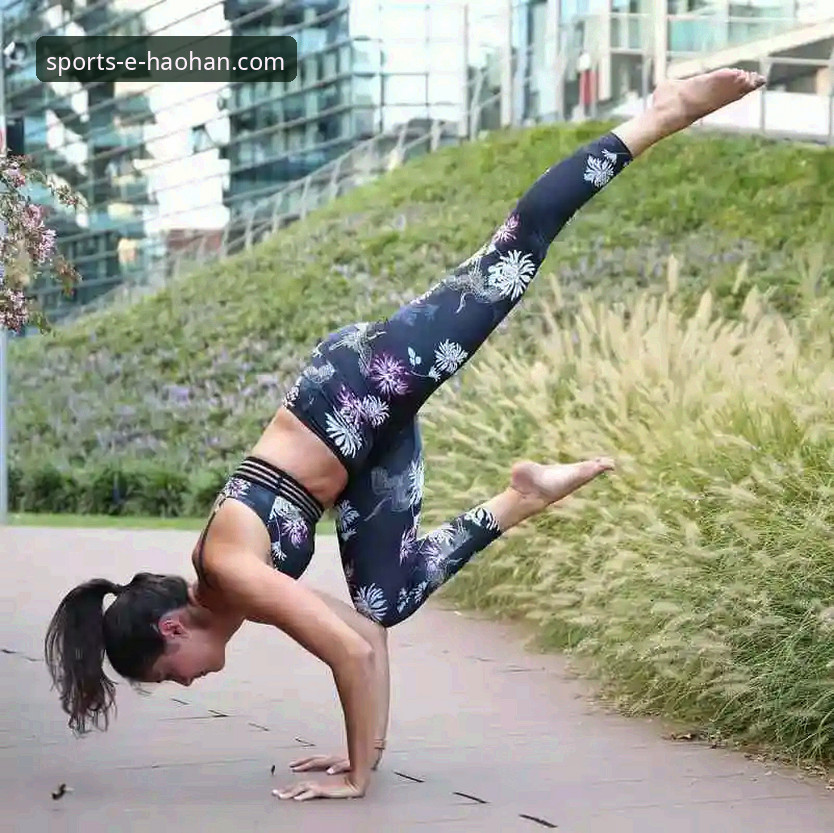 浩瀚体育平台）的第一印象是“快”。从浩瀚体育官方网站入口进入后，页面加载速度实测在1.2秒内完成（5G网络下），这比我用过的不少同类平台快了近一倍。很多新手第一反应是找下载链接，但这里有个细节：浩瀚体育官网下载的安装包大小约45.8 MB，相比动辄80MB+的竞品，这个体积意味着在低端机上也能流畅运行。用户苏娜反馈说：“之前用其他App，手机发烫严重，换成浩瀚体育平台后，连续看了三场比赛，电池温度只上升了3度。”